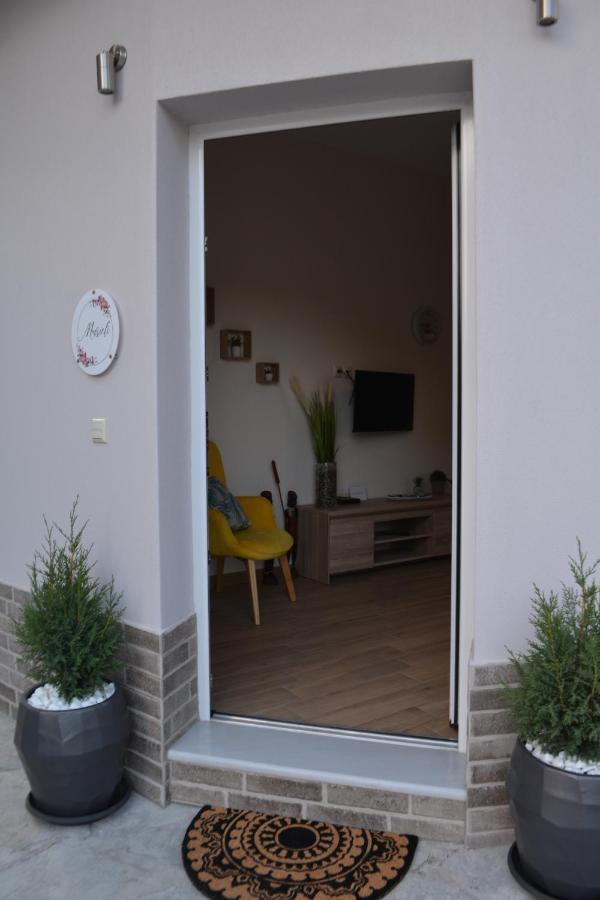 Marieli Apartment Perama  Екстер'єр фото